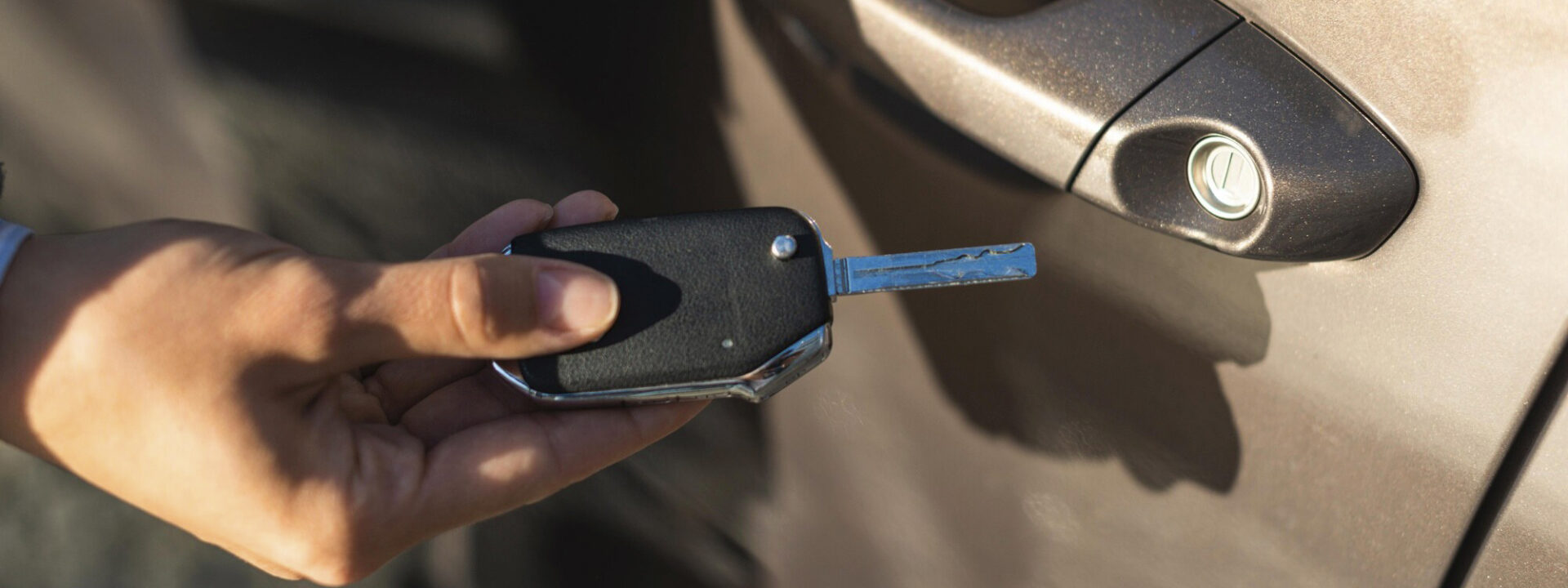 <span style="font-weight:900;color:#fff">solucionamos cualquier problema relacionado con tus llaves</span>